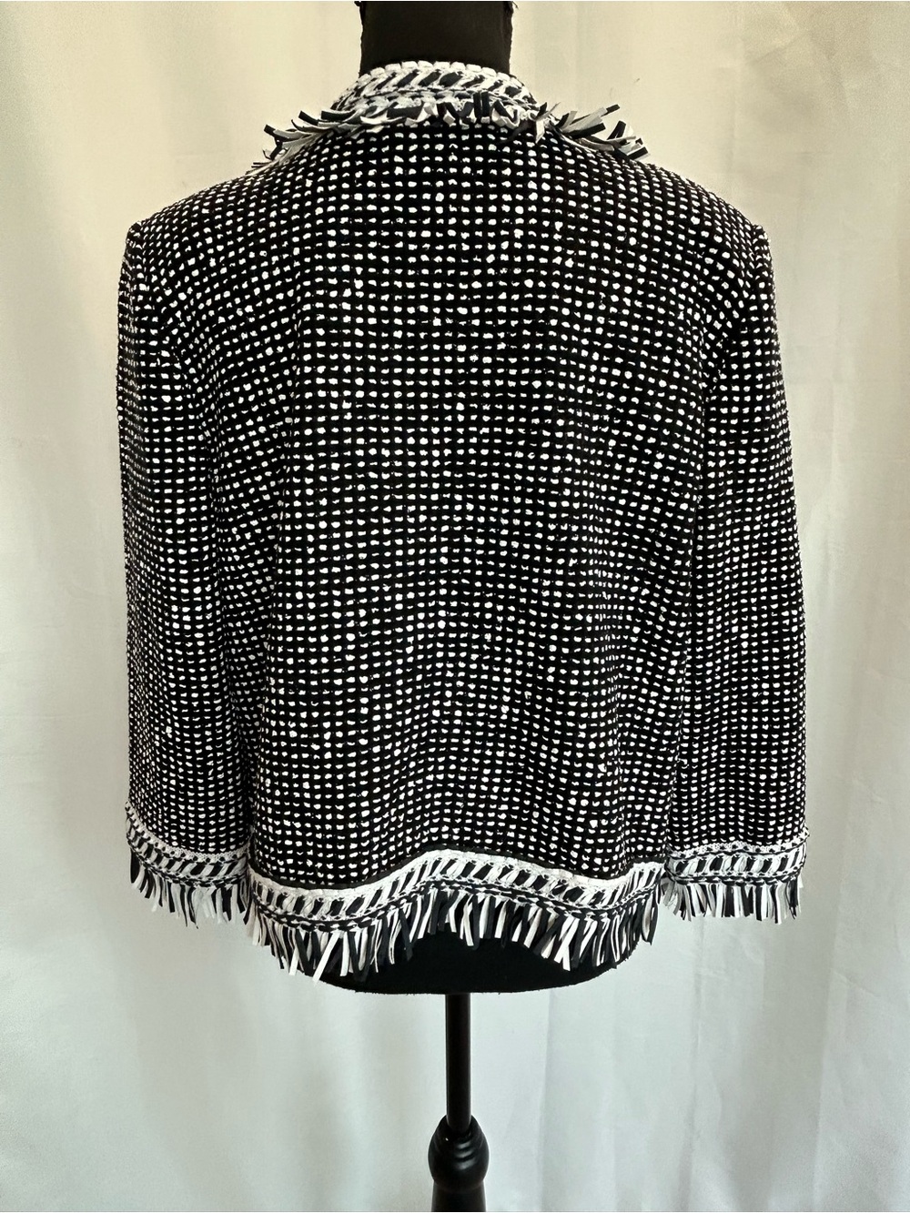 ST. JOHN Black White Fringe Trim Knit Jacket Wool Blend Open Front Career M - Picture 5 of 14